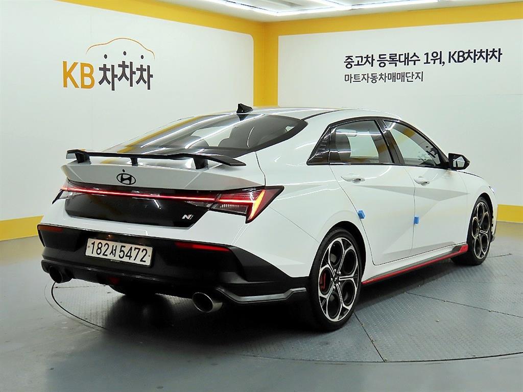 HYUNDAI Avante - Vista 4