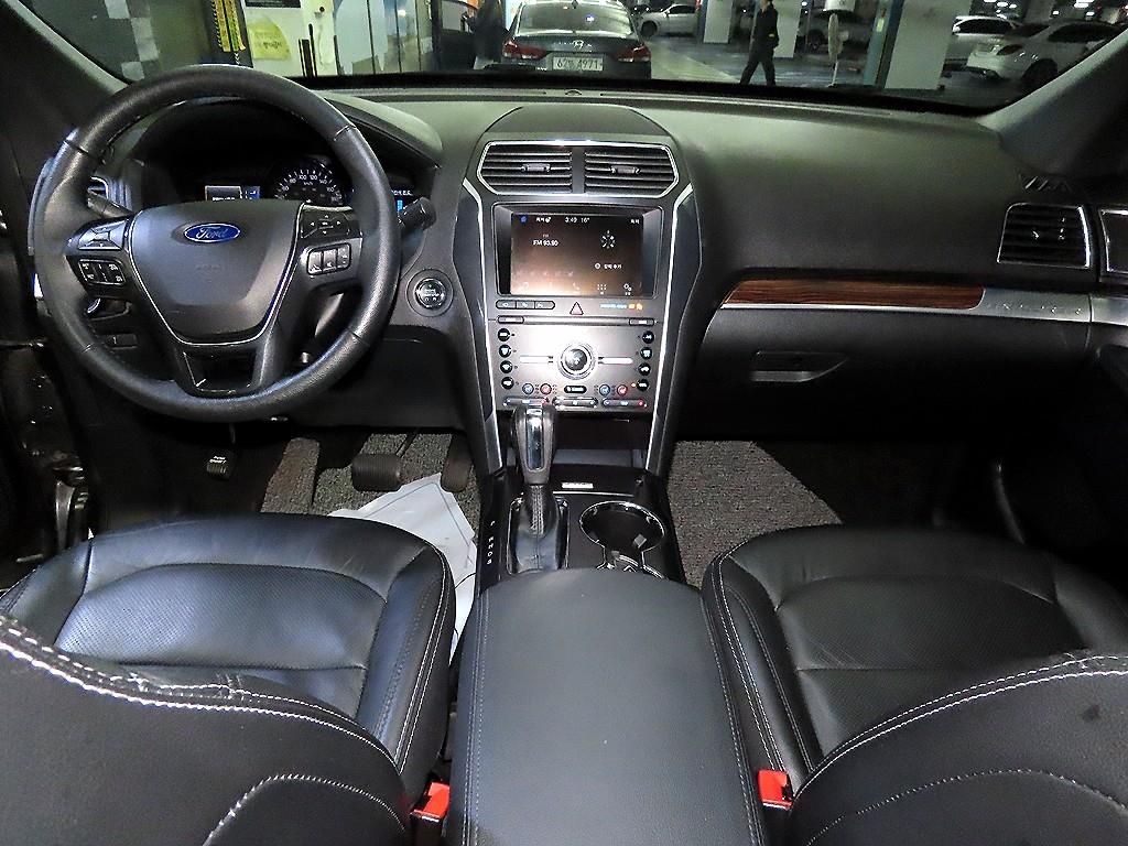 Ford Explorer - Vista 10