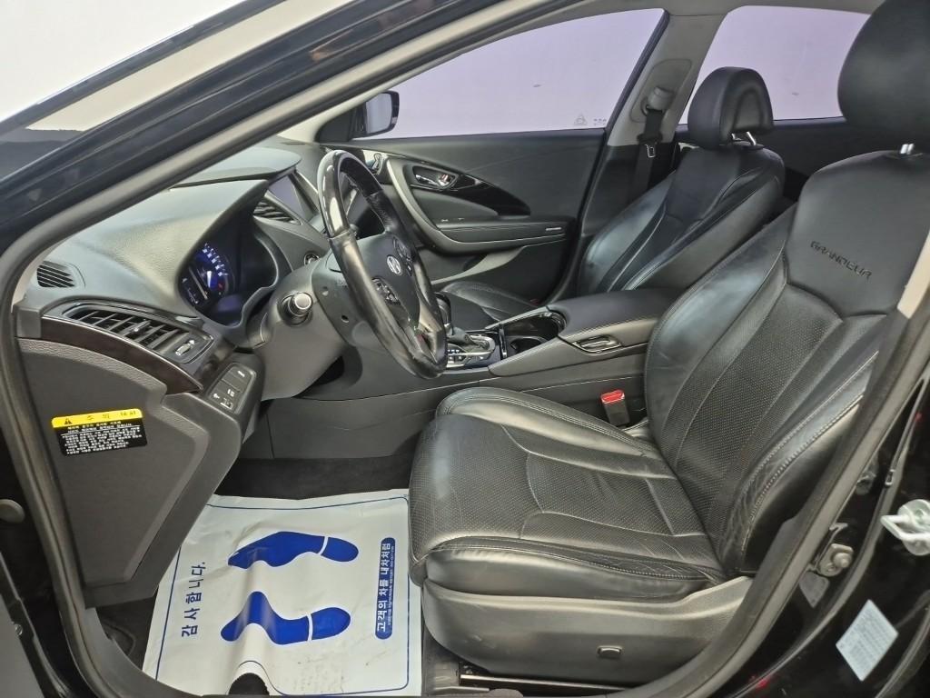 HYUNDAI Grandeur - Vista 11