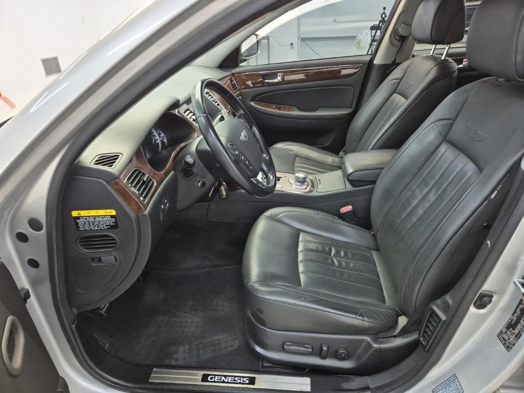 HYUNDAI Genesis - Vista 10