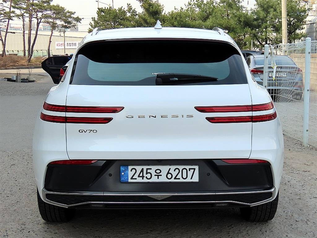 Genesis GV70 - Vista 4