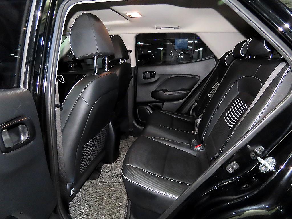 HYUNDAI Venue - Vista 7