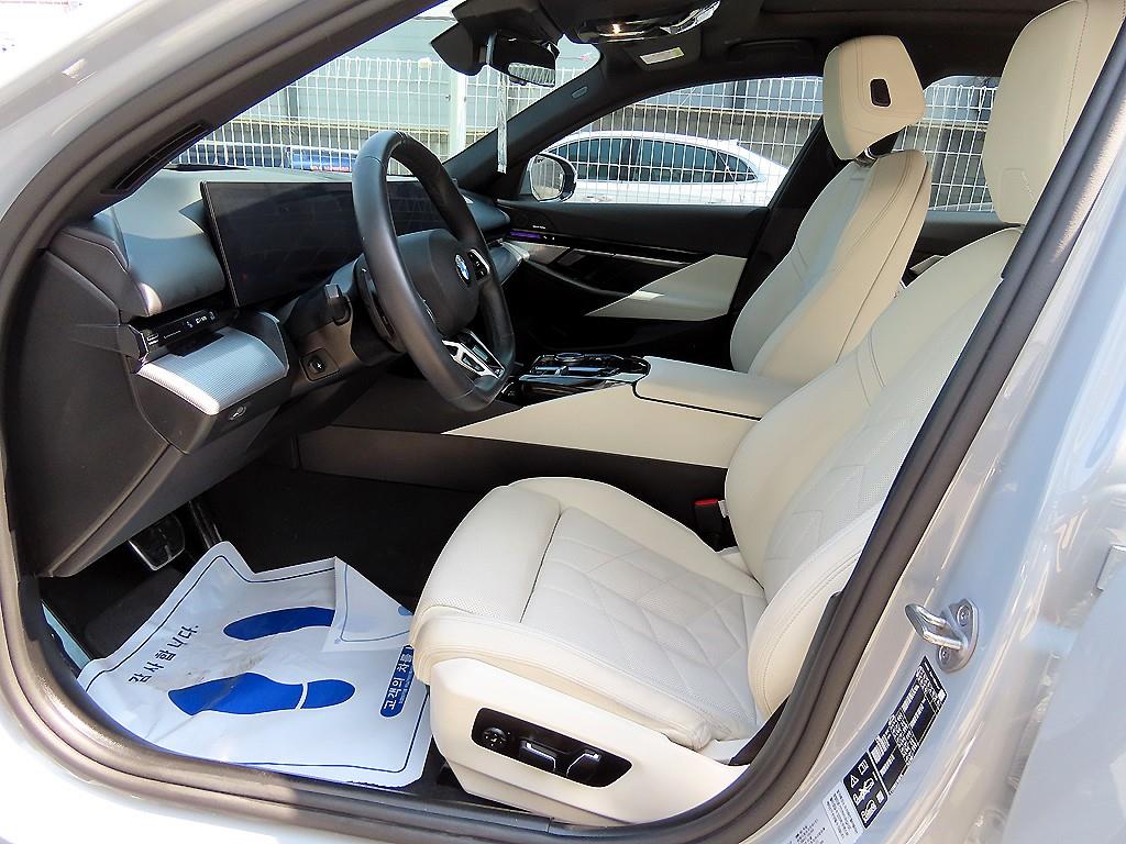 BMW 5 Series - Vista 5