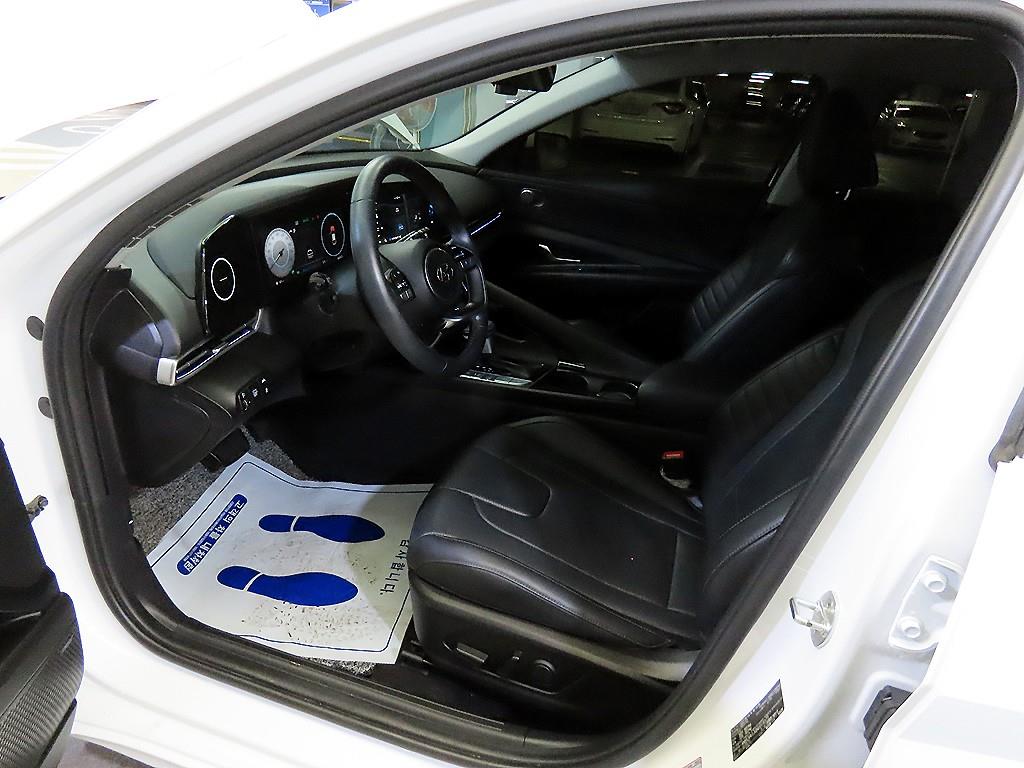 HYUNDAI Avante - Vista 6