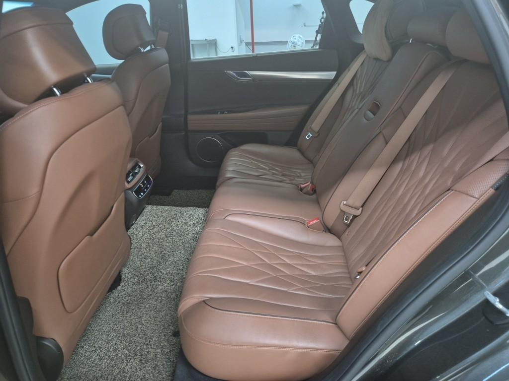 Genesis G80 - Vista 12