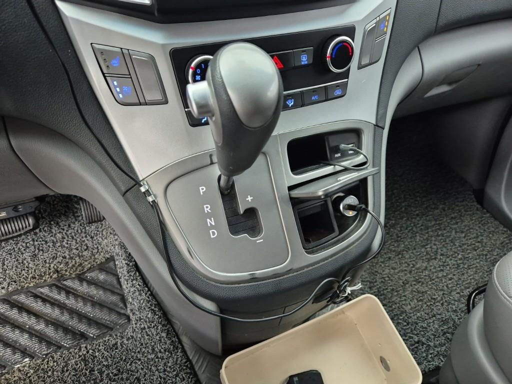 HYUNDAI Starex - Vista 8