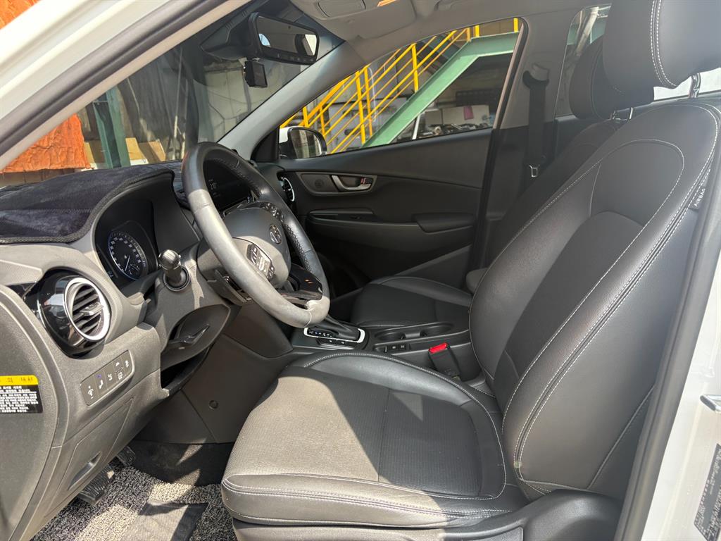 HYUNDAI Kona - Vista 10