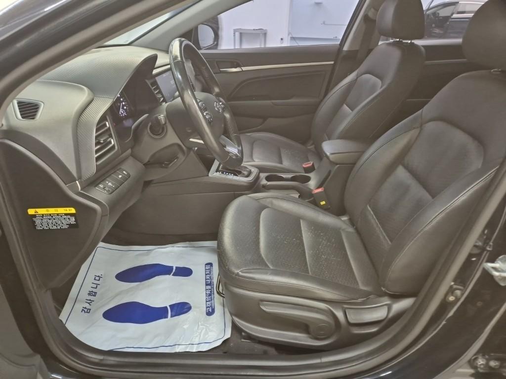 HYUNDAI Avante - Vista 11