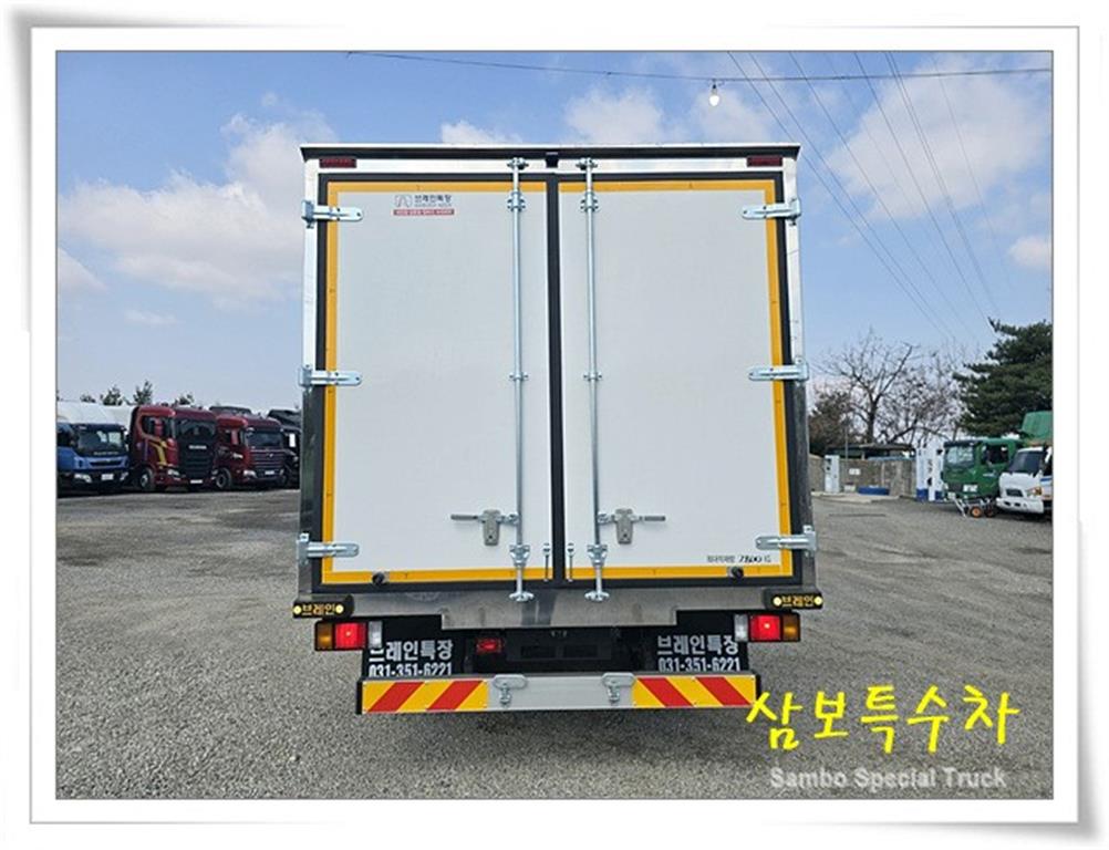 medium and large cargo truck - Vista 7