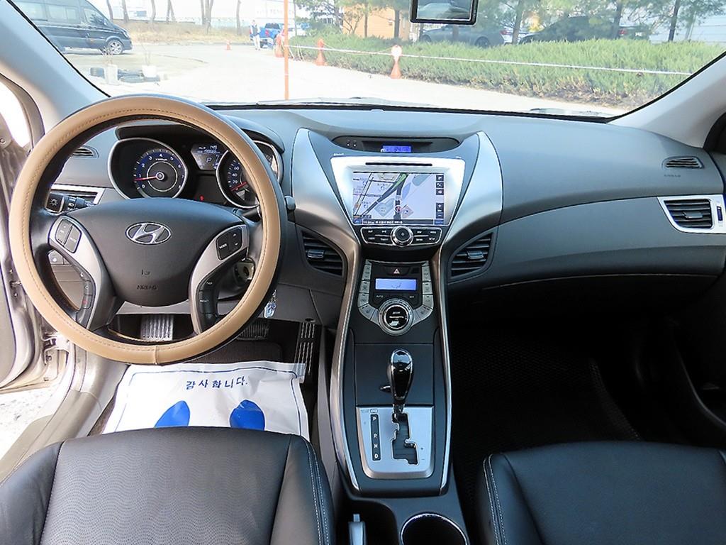 HYUNDAI Avante - Vista 7