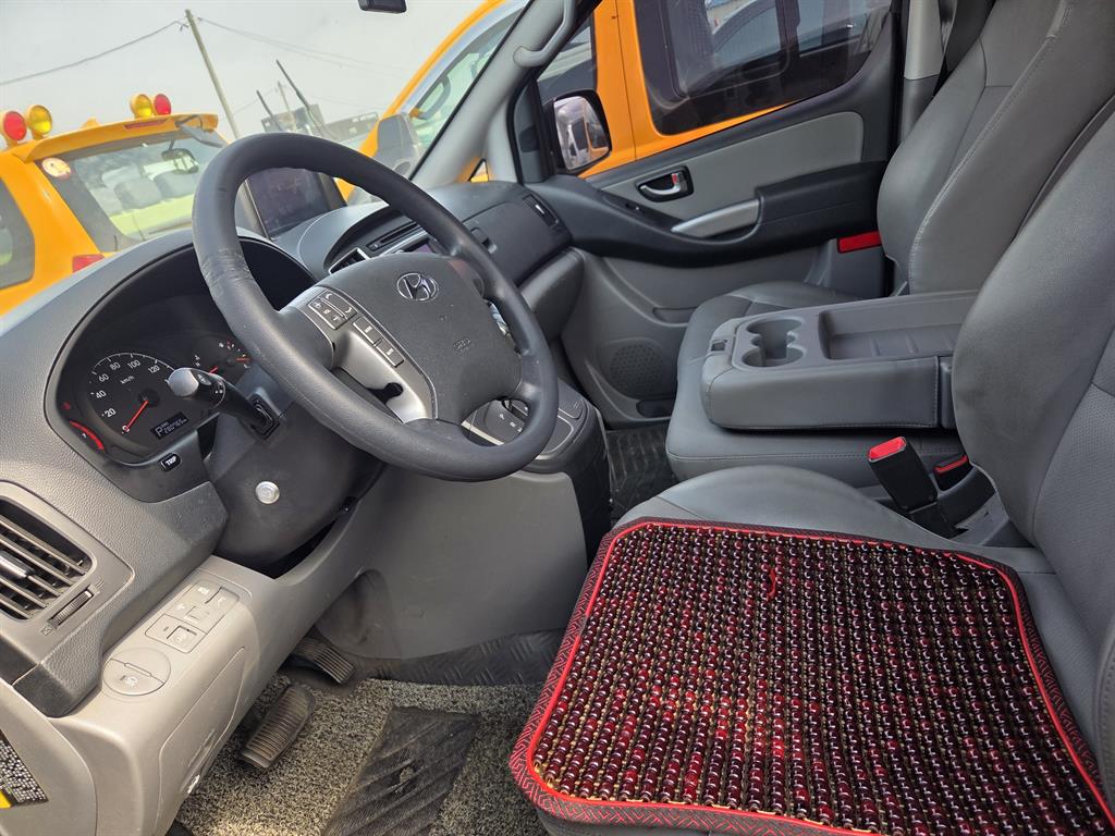 HYUNDAI Starex - Vista 4