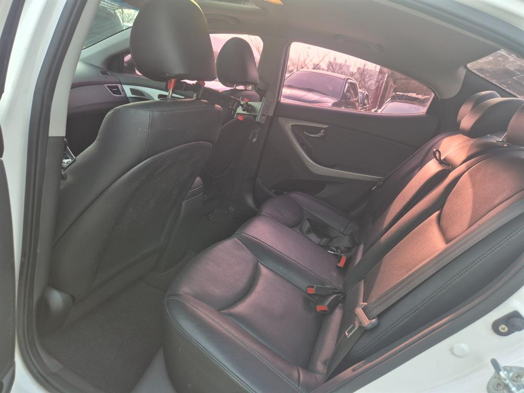 HYUNDAI Avante - Vista 11