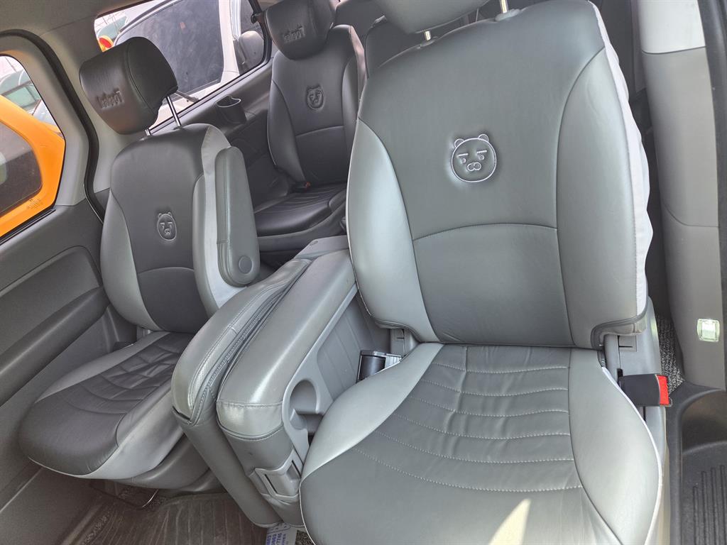 HYUNDAI Starex - Vista 7