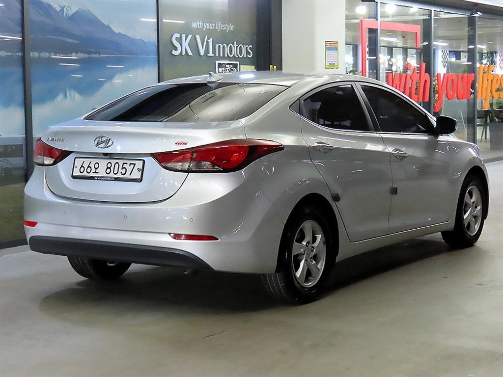 HYUNDAI Avante - Vista 4