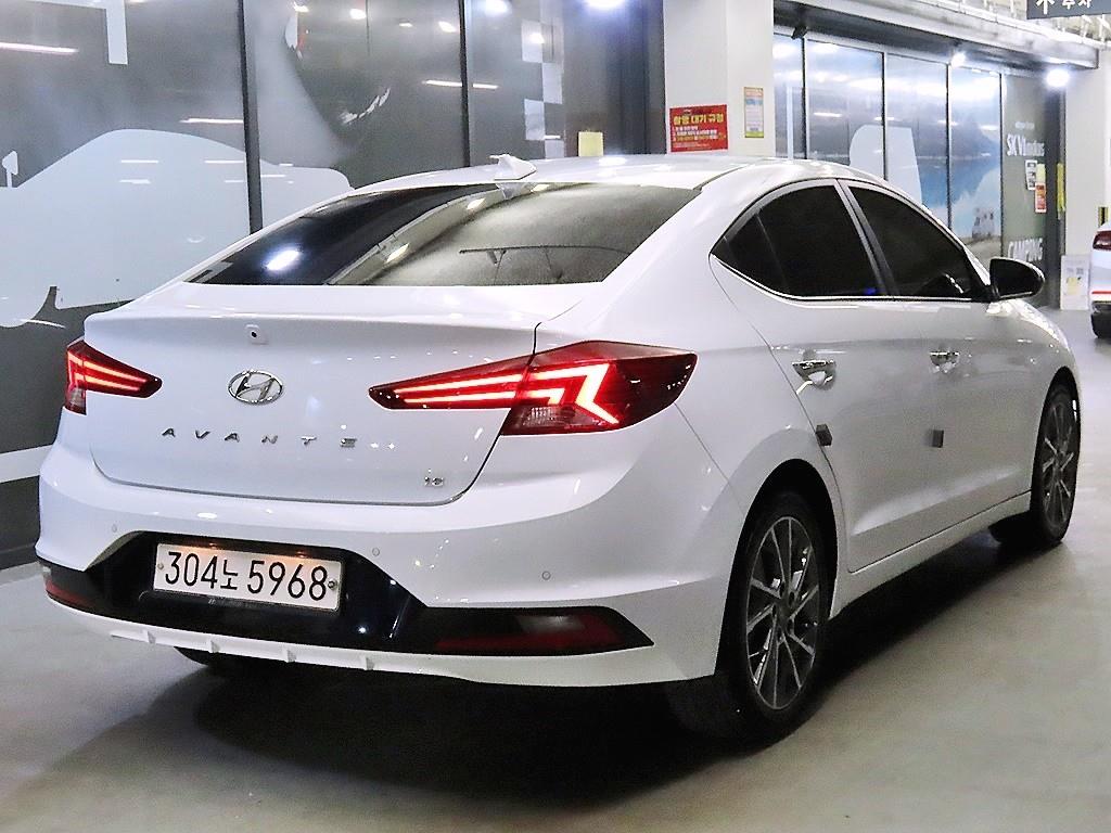 HYUNDAI Avante - Vista 4