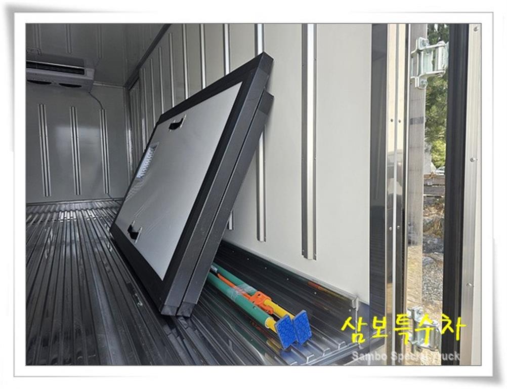 medium and large cargo truck - Vista 9