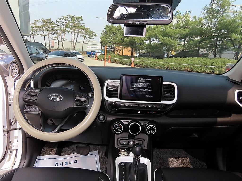 HYUNDAI Venue - Vista 7