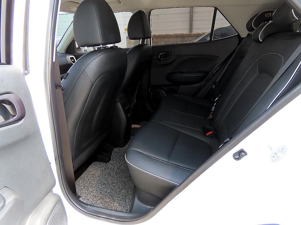 HYUNDAI Venue - Vista 6