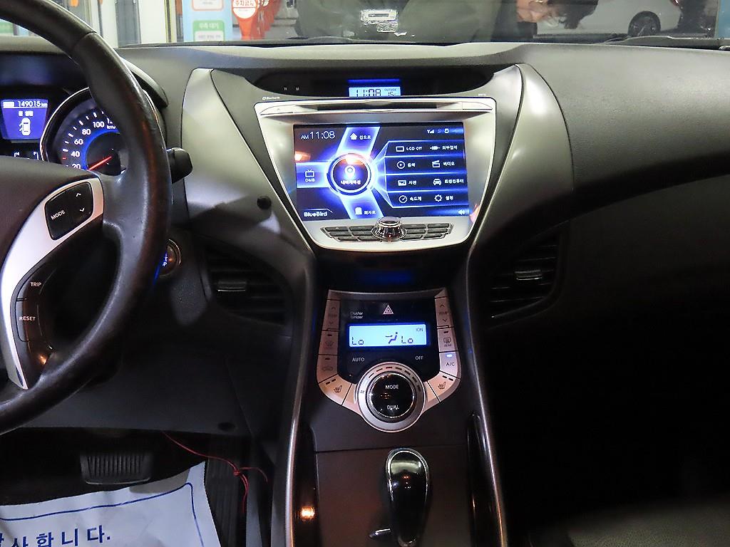 HYUNDAI Avante - Vista 11