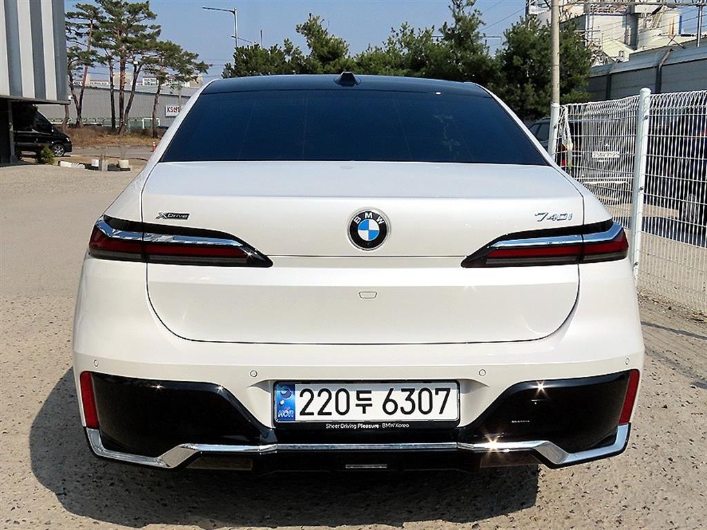 BMW 7 Series - Vista 4