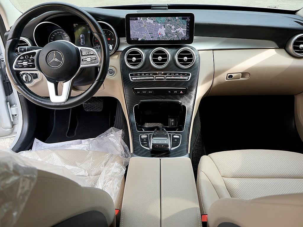 Mercedes Benz C Class - Vista 9