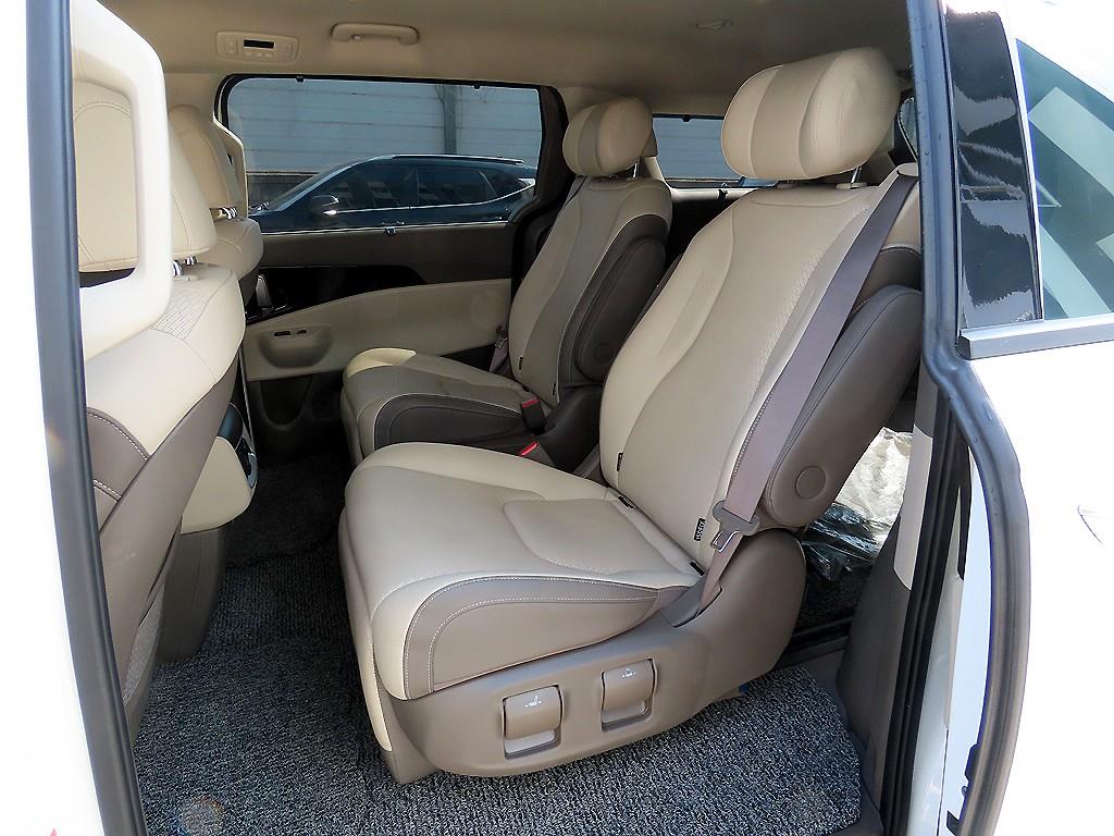 KIA Carnival - Vista 6