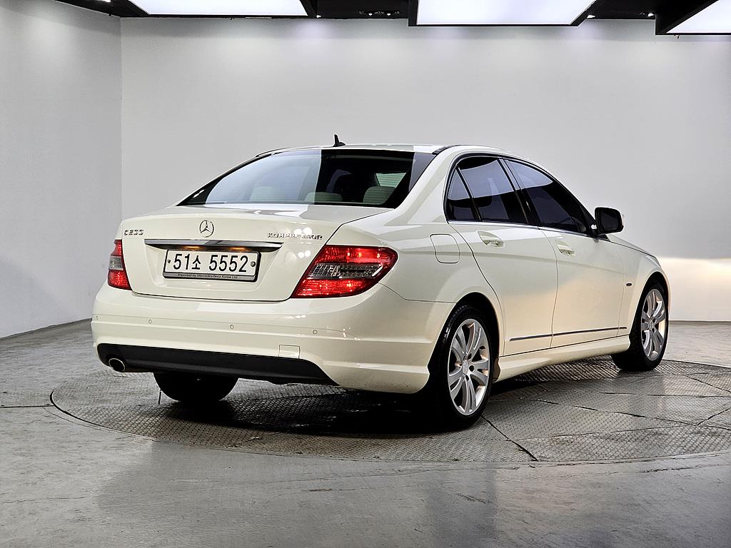 Mercedes Benz C Class - Vista 4