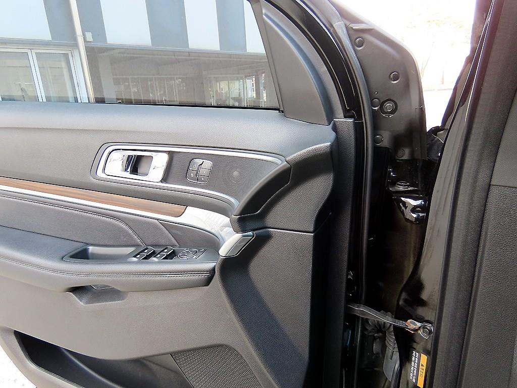 Ford Explorer - Vista 11