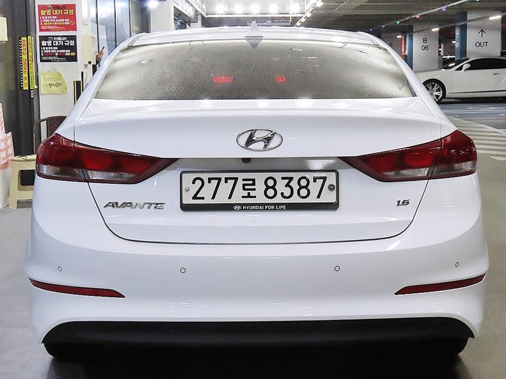 HYUNDAI Avante - Vista 5