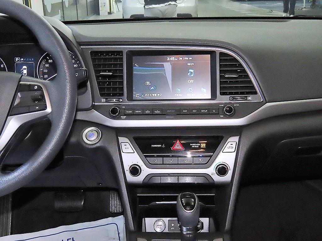 HYUNDAI Avante - Vista 11