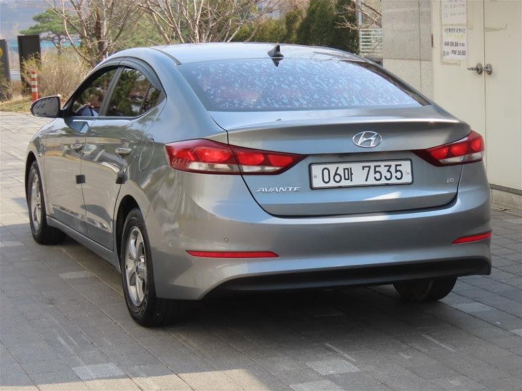 HYUNDAI Avante - Vista 7