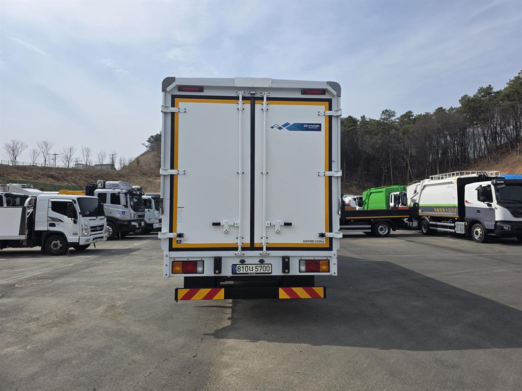 medium and large cargo truck - Vista 5