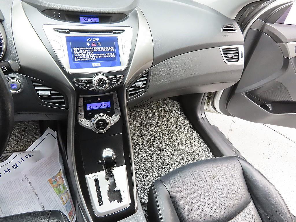 HYUNDAI Avante 2012 Plateado - Importación desde Corea - HF Imports Iquique - Foto 7