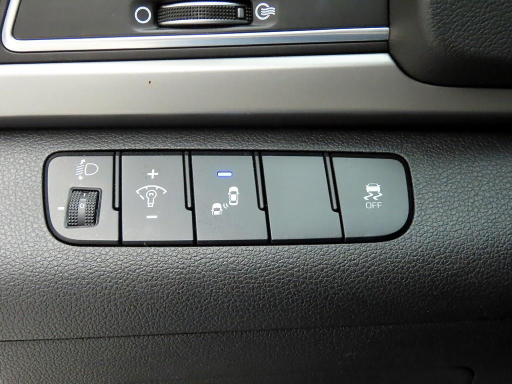 HYUNDAI Avante 2016 Negro - Importación desde Corea - HF Imports Iquique - Foto 13