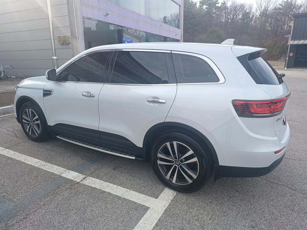 SAMSUNG QM6 - Vista 8