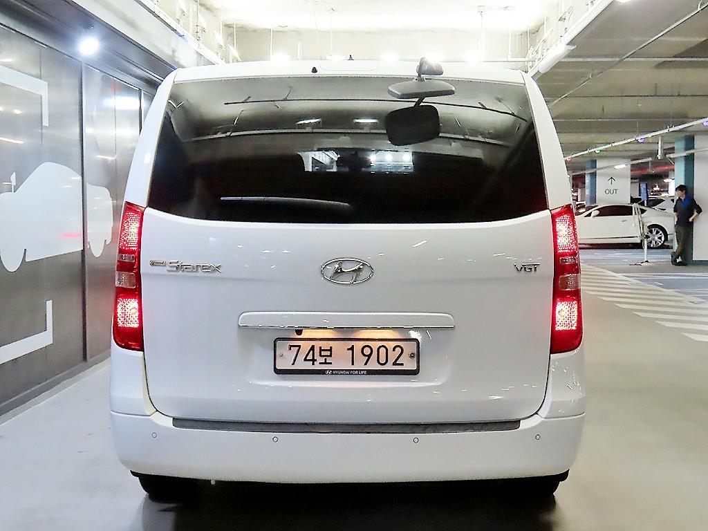 HYUNDAI Starex - Vista 5