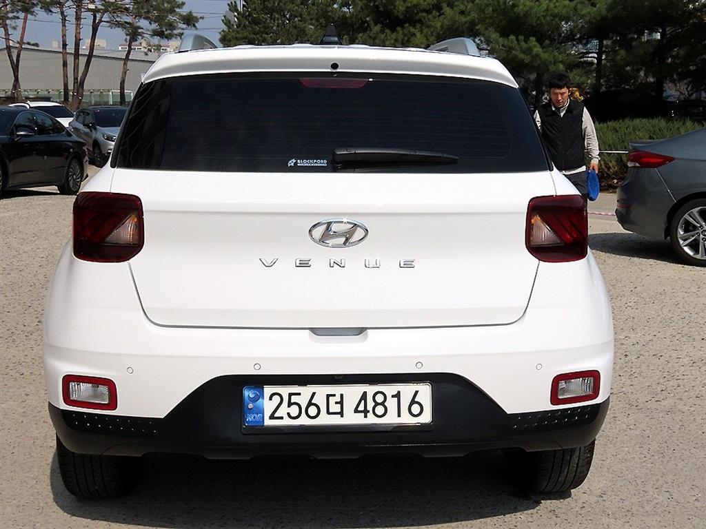 HYUNDAI Venue - Vista 4