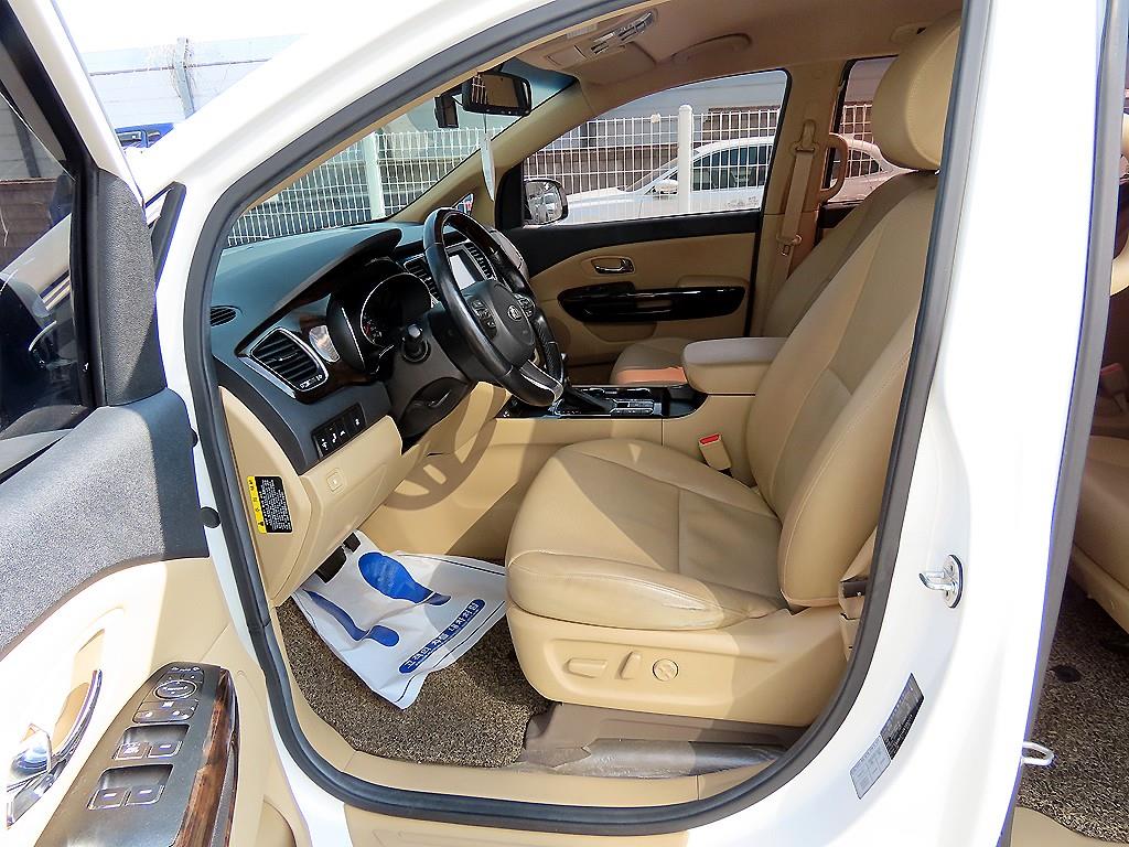 KIA Carnival - Vista 5