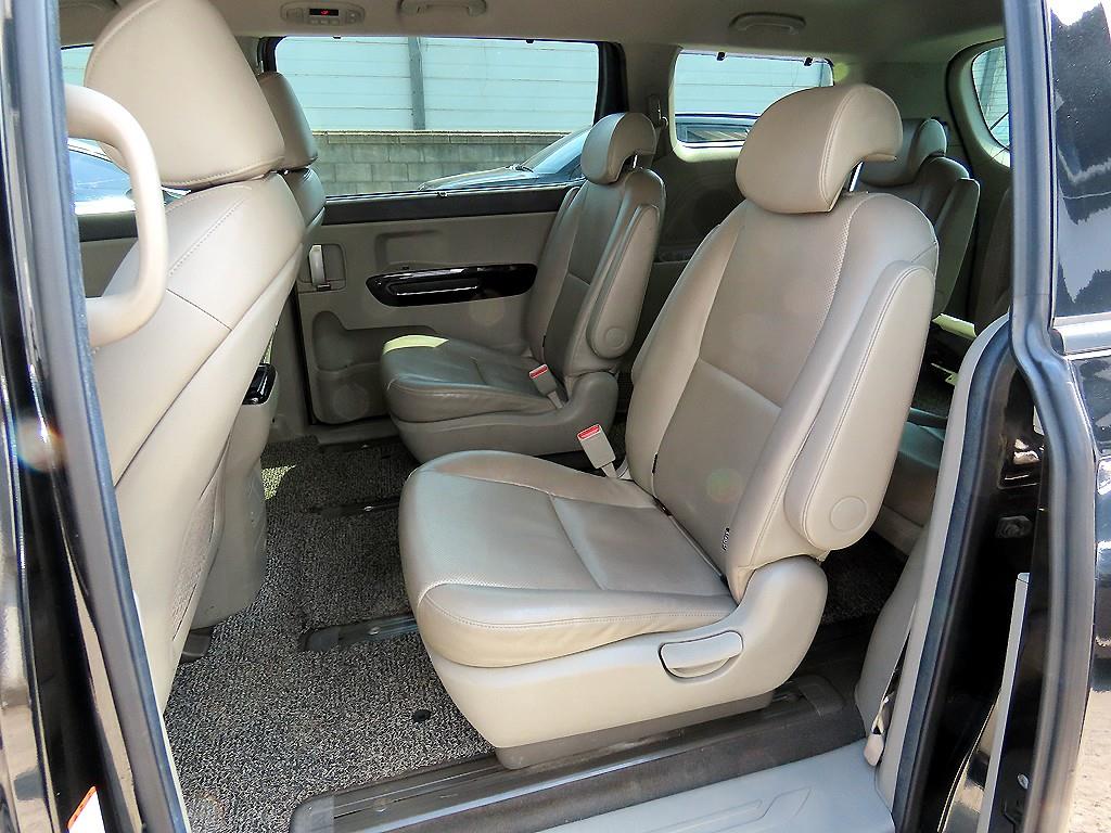 KIA Carnival - Vista 6