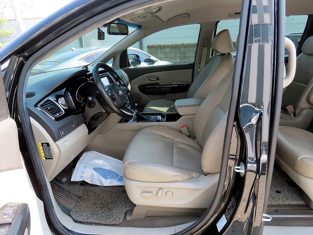 KIA Carnival - Vista 5