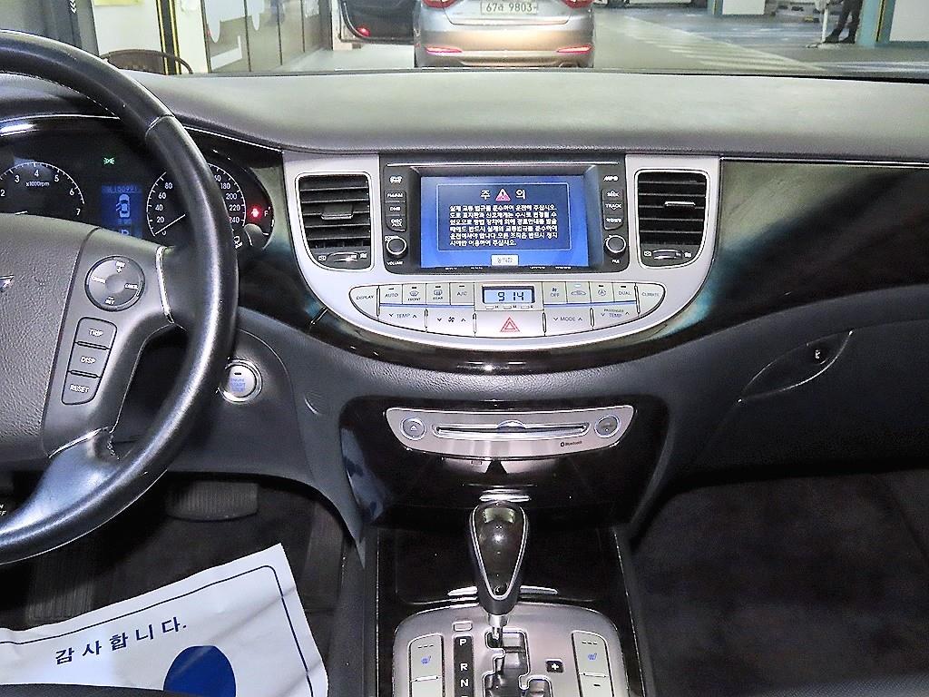 HYUNDAI Genesis - Vista 11