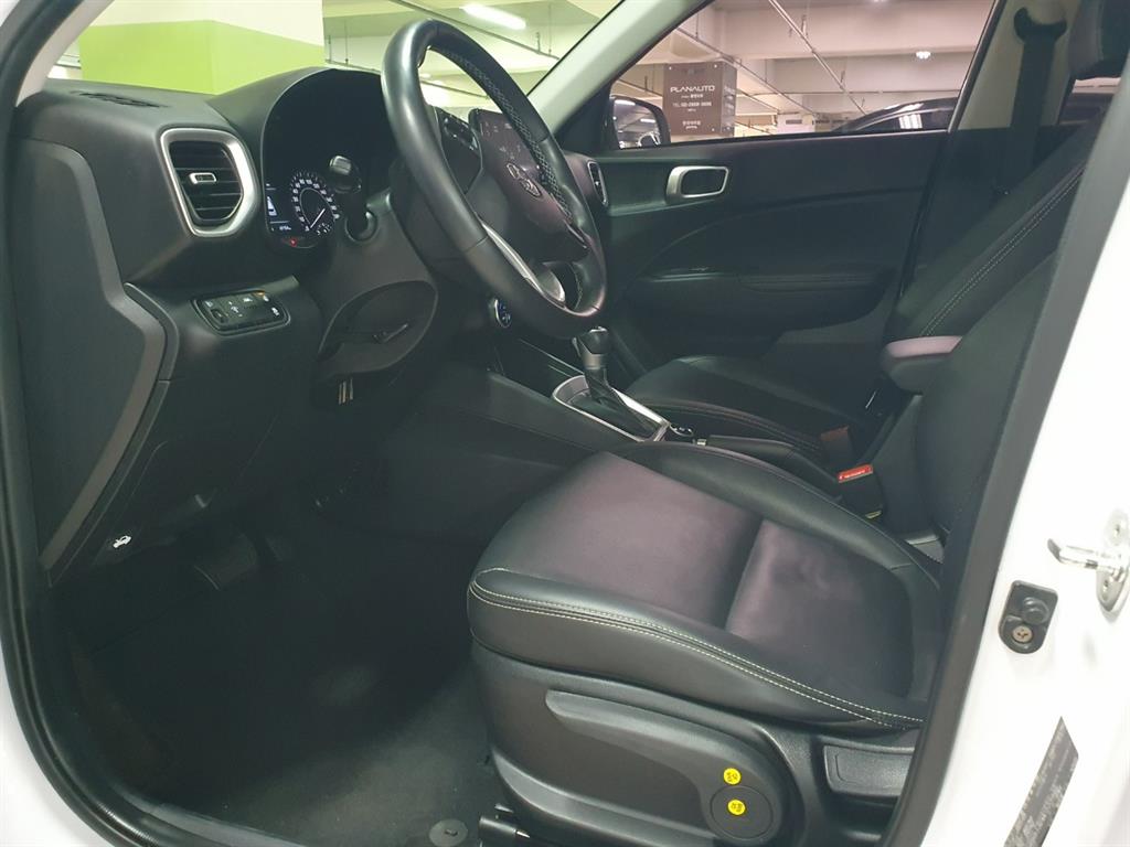 HYUNDAI Venue - Vista 5