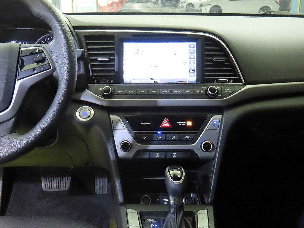 HYUNDAI Avante - Vista 11