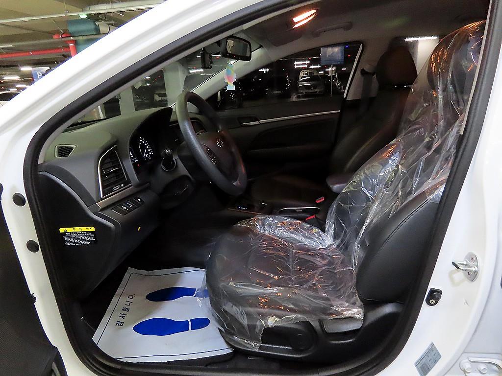 HYUNDAI Avante - Vista 6