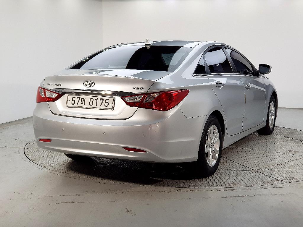 HYUNDAI Sonata - Vista 4