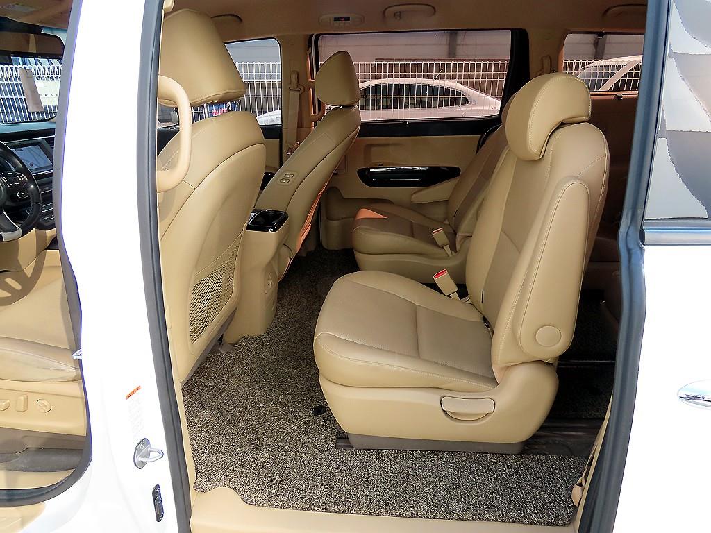 KIA Carnival - Vista 6