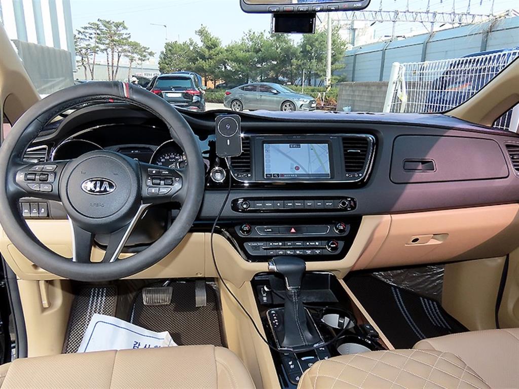 KIA Carnival - Vista 7