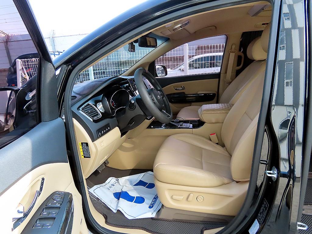 KIA Carnival - Vista 5