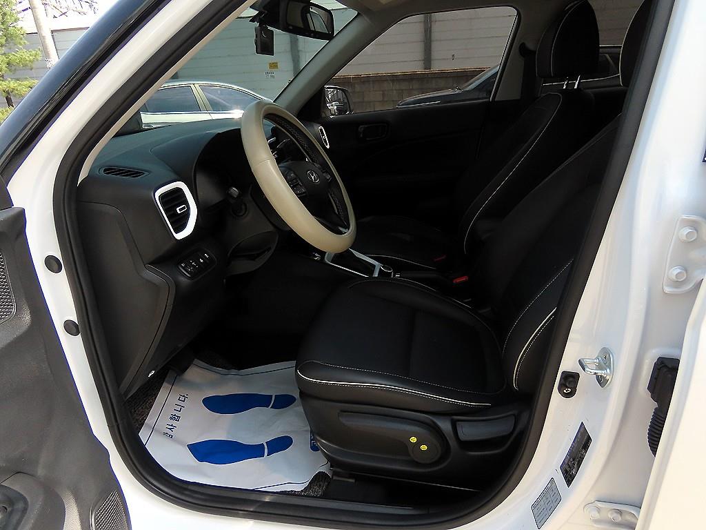 HYUNDAI Venue - Vista 5