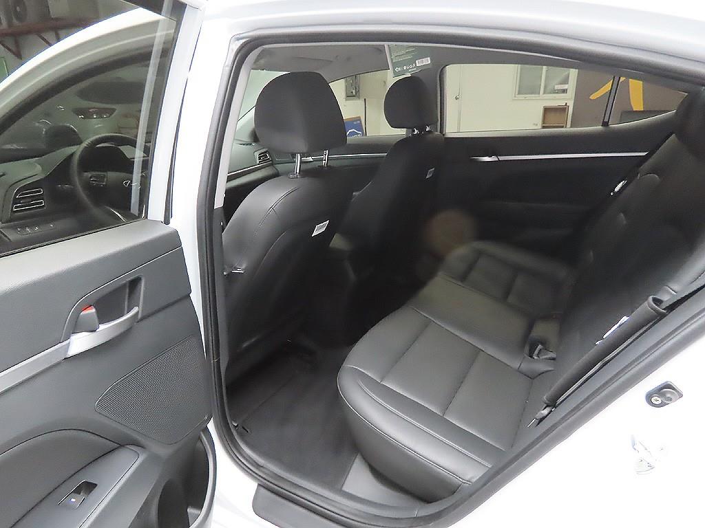 HYUNDAI Avante 2019 Blanco - Importación desde Corea - HF Imports Iquique - Foto 8